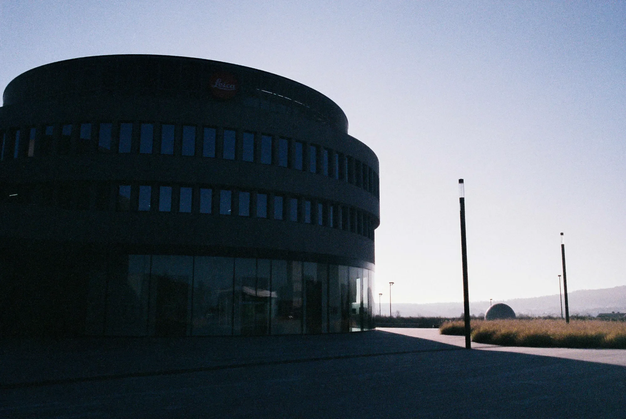 Hlavná budova areálu Leitz-Park vo Wetzlari (Fuji Superia X-Tra 1600)