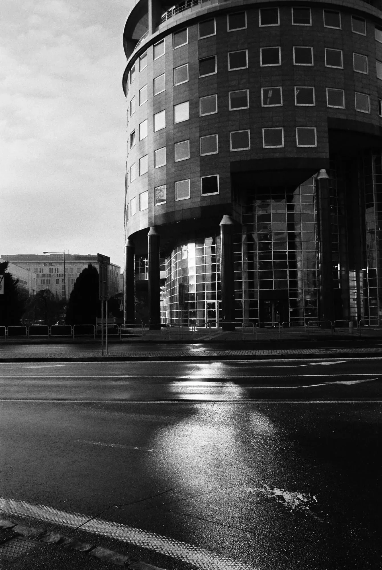 Ulice Bratislavy na čiernobiely film Kentmere Pan 400 (Leica M6)