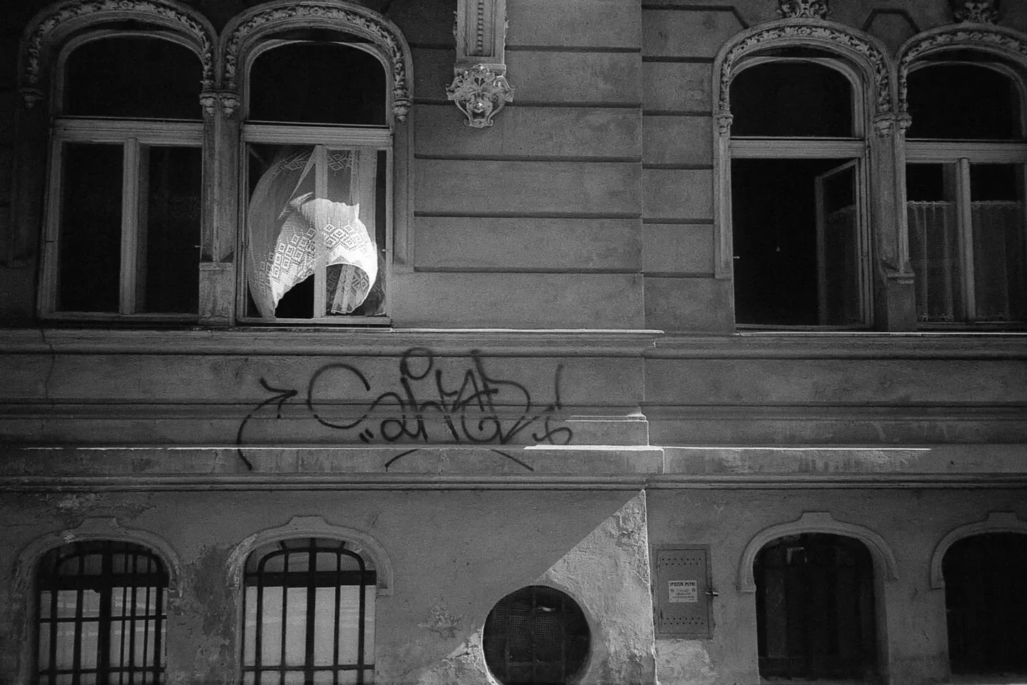 Čiernobiela fotografia na filme Kodak Professional Tri-X 400 (Konica Big Mini)