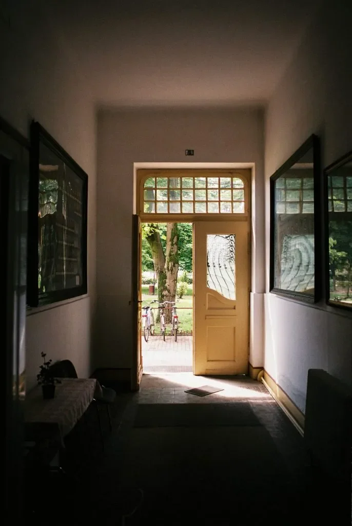 Lýceum v Nadlaku nafotené na Leicu M6 (Fujifilm Superia X-Tra 400)