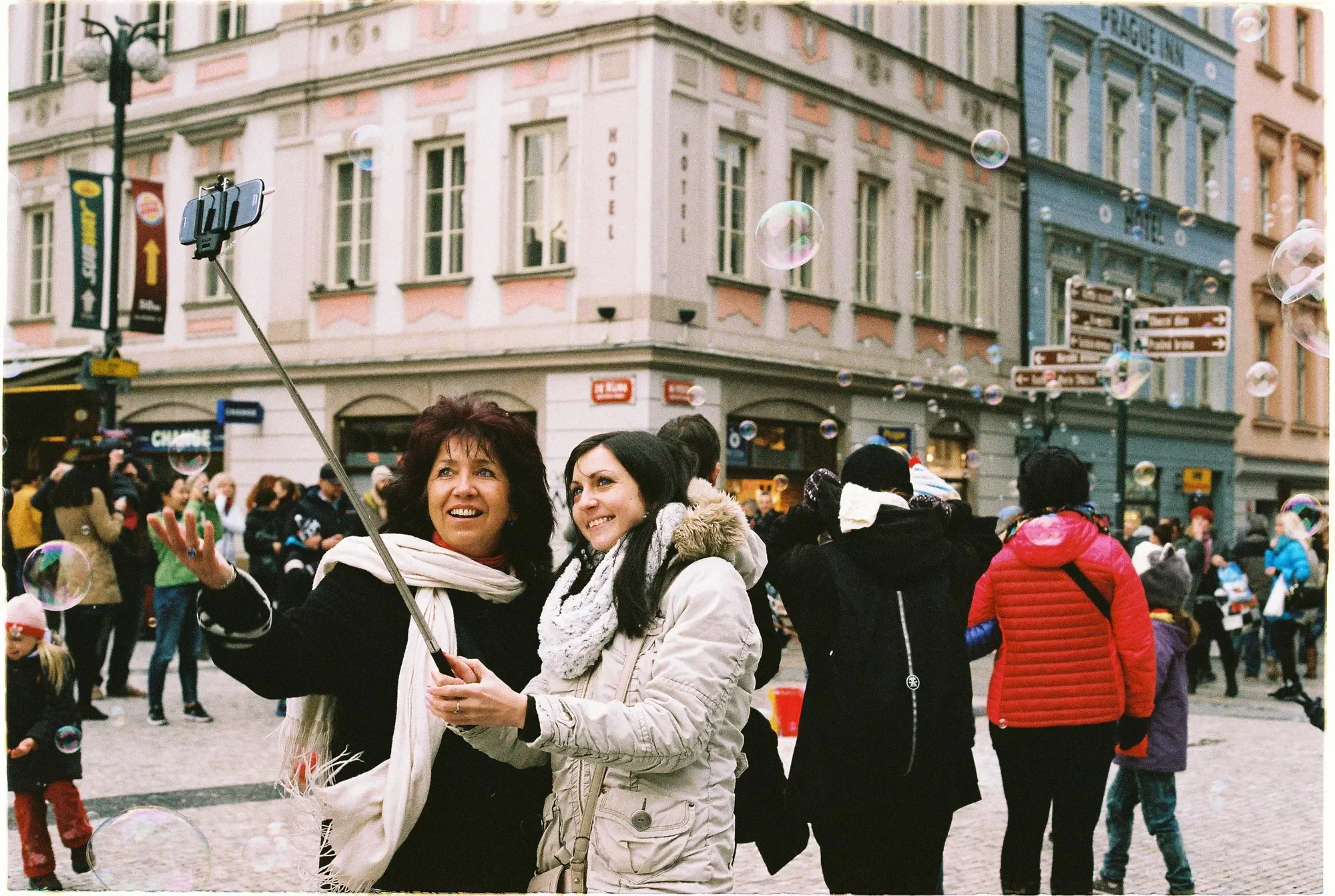 Analógová fotografia ilustrujúca zápisok o fotení na film