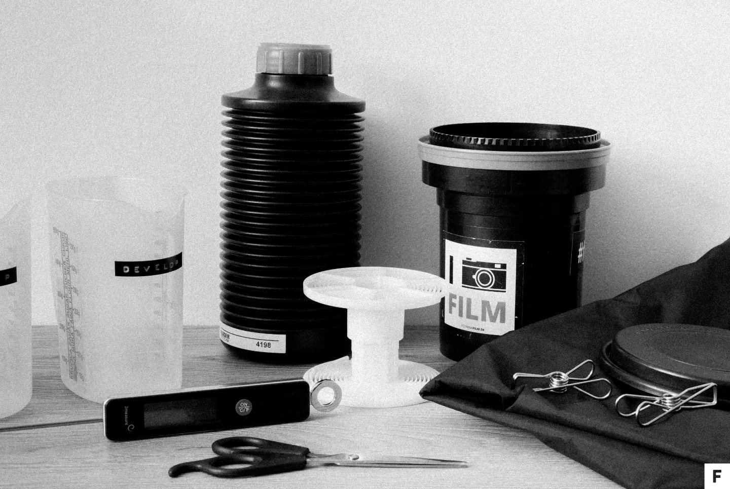 Vybavenie do fotokomory na vyvolávanie filmov doma