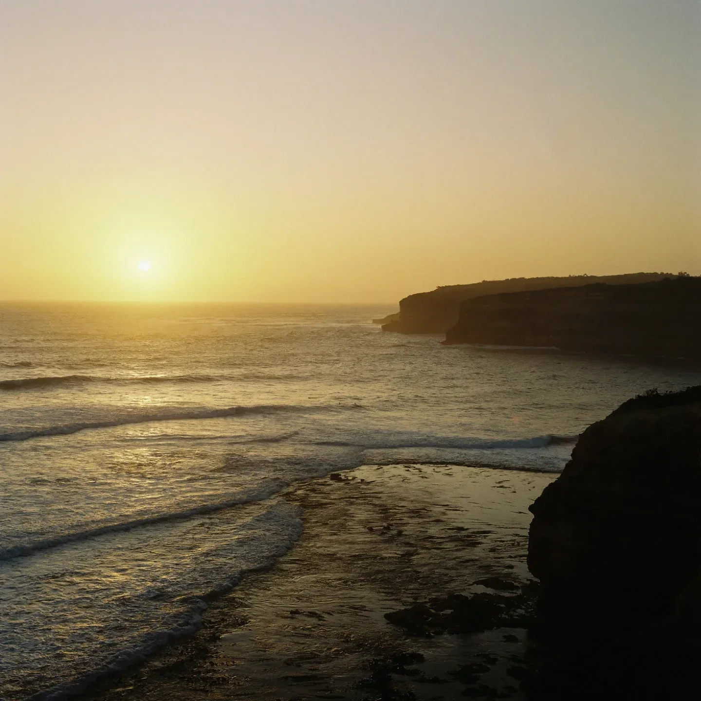 Západ slnka na pobreží Viktórie v Austrálii (Kodak Gold 200, Hasselblad 500C/M)